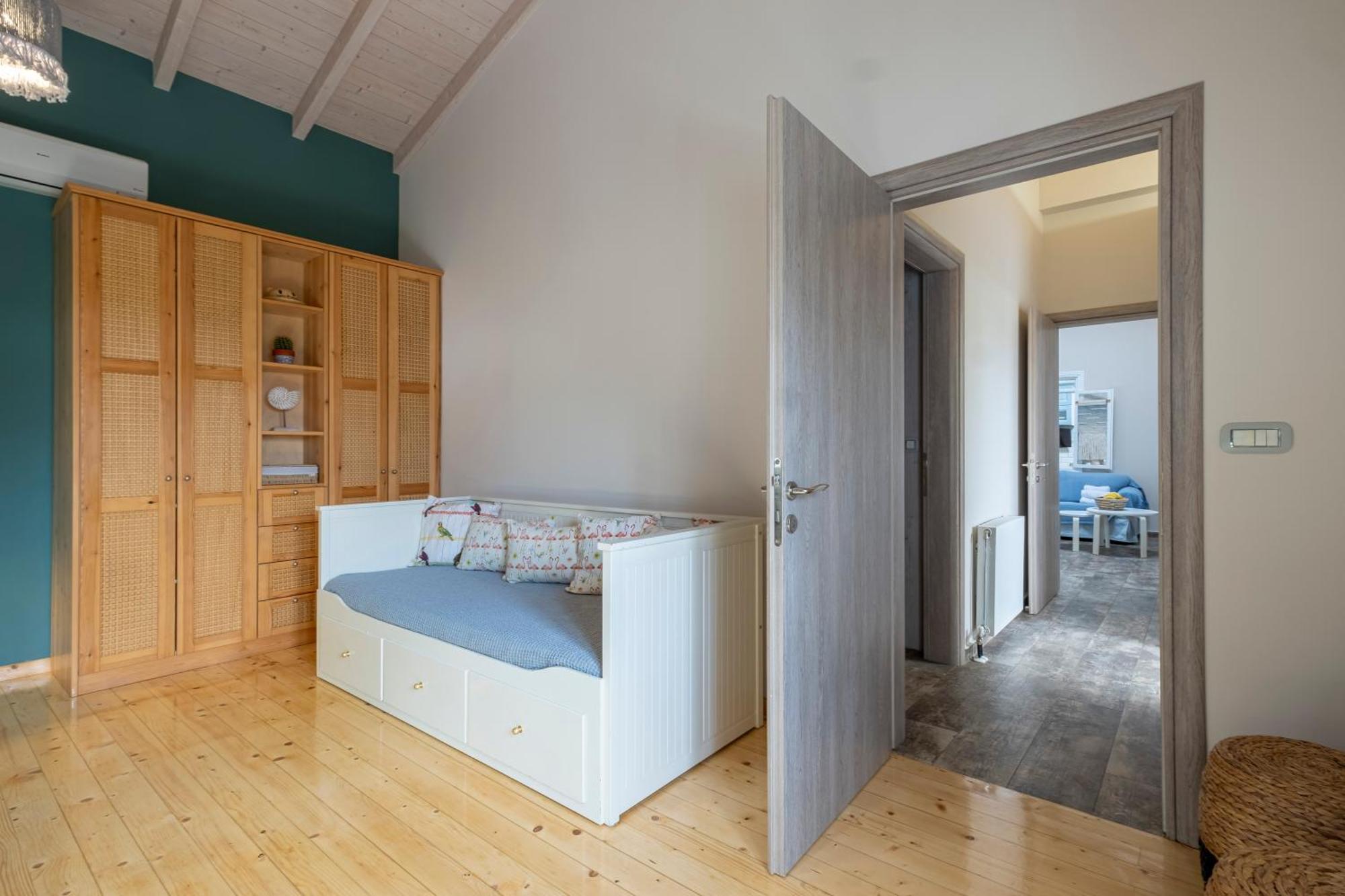 Oasis Home Толон Екстериор снимка