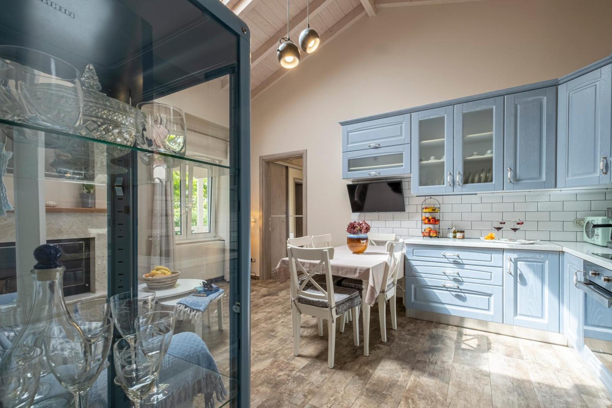 Oasis Home Толон Екстериор снимка