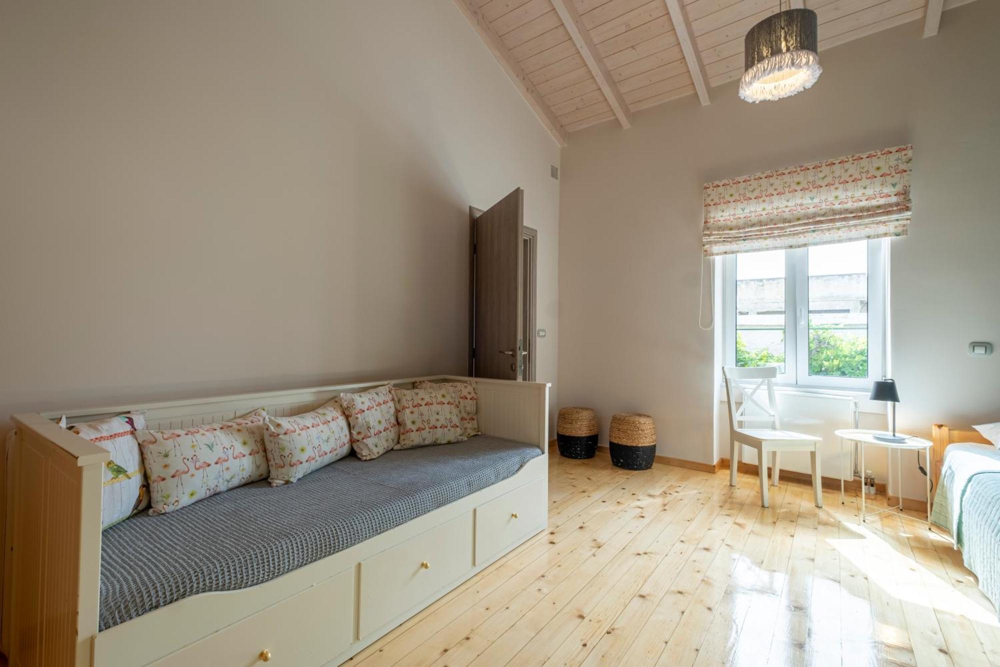 Oasis Home Толон Екстериор снимка