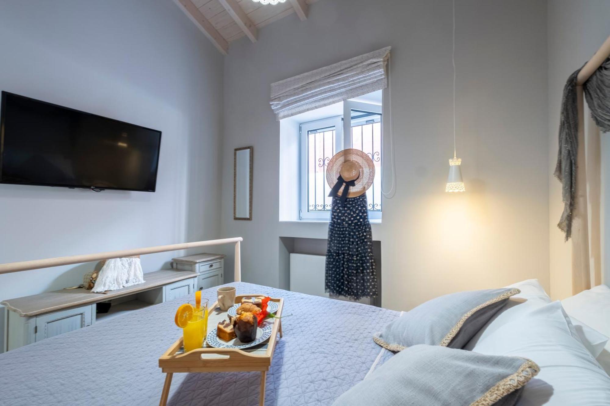 Oasis Home Толон Екстериор снимка