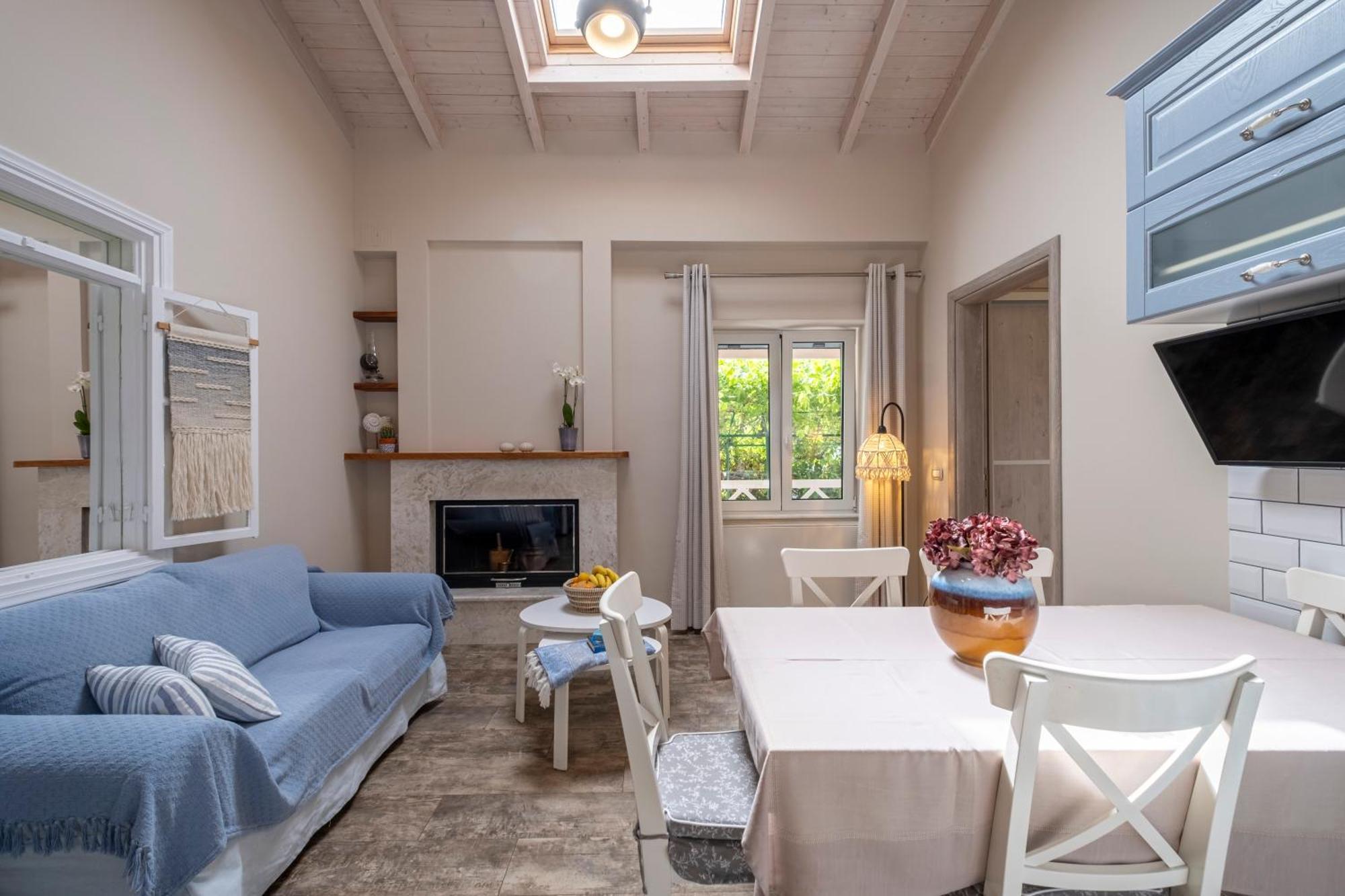 Oasis Home Толон Екстериор снимка