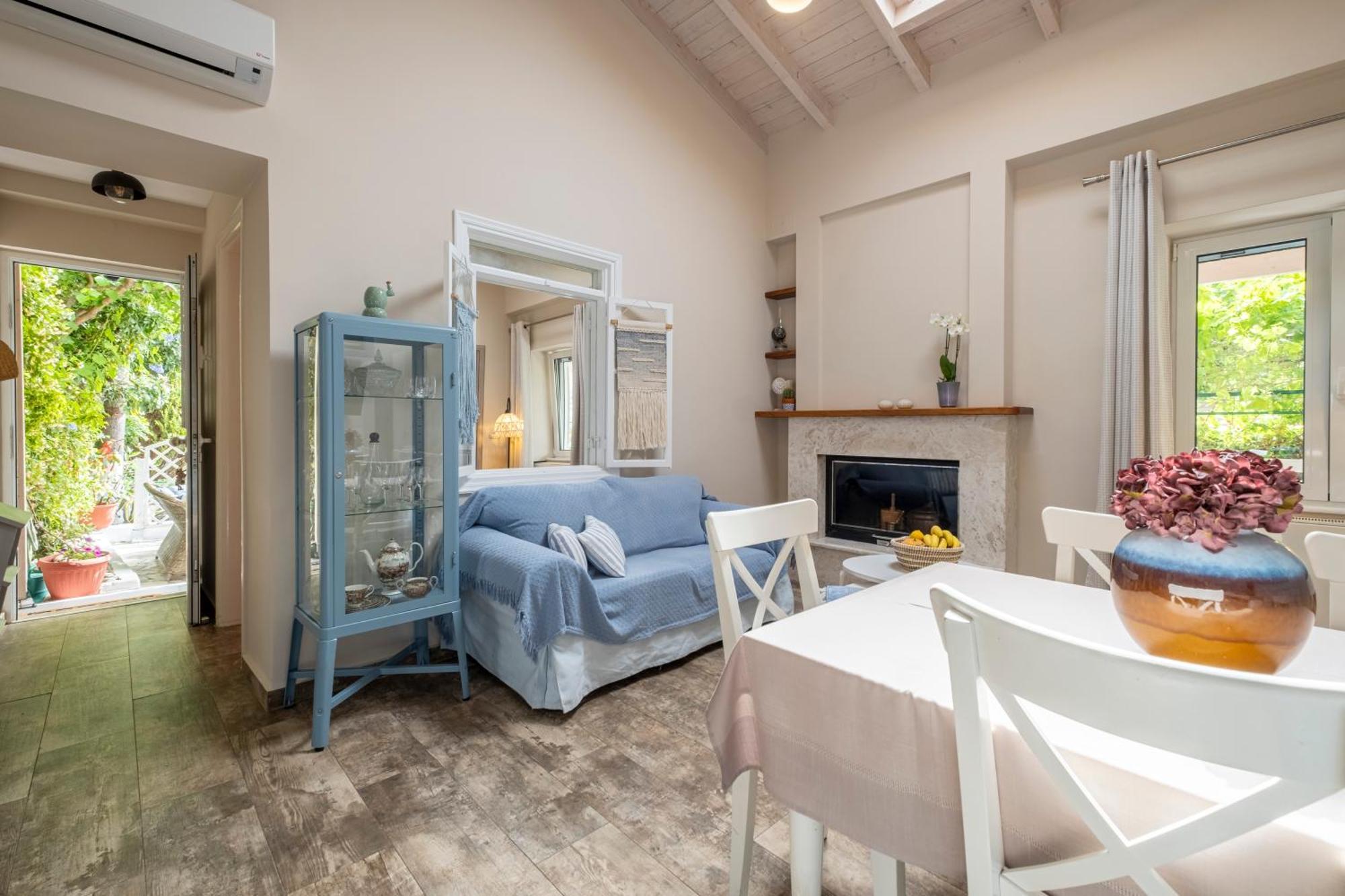 Oasis Home Толон Екстериор снимка