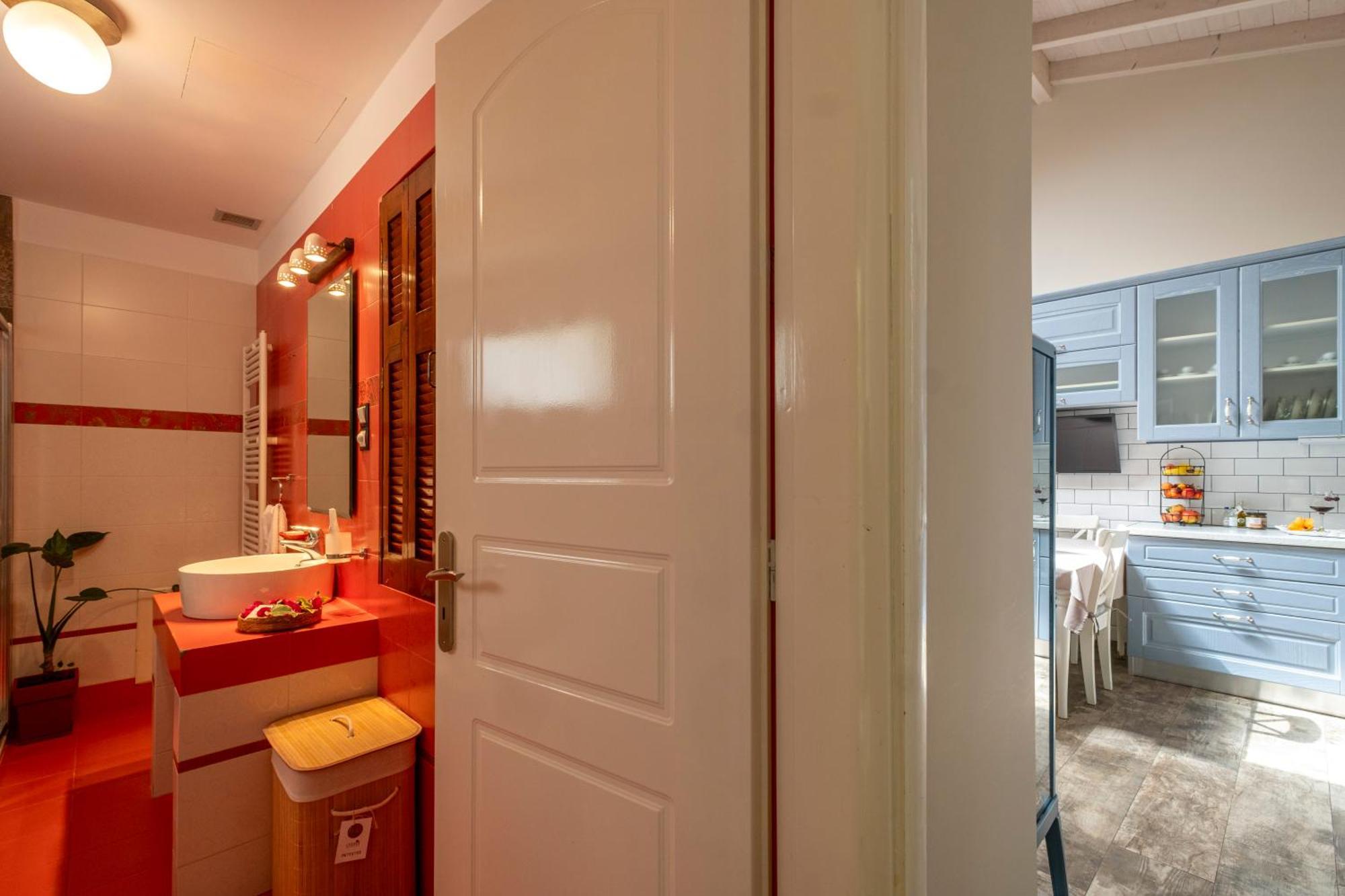 Oasis Home Толон Екстериор снимка