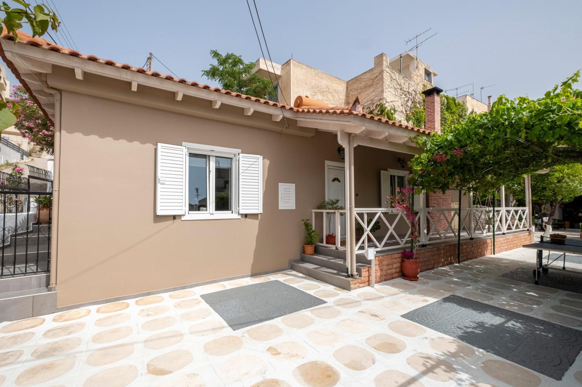 Oasis Home Толон Екстериор снимка