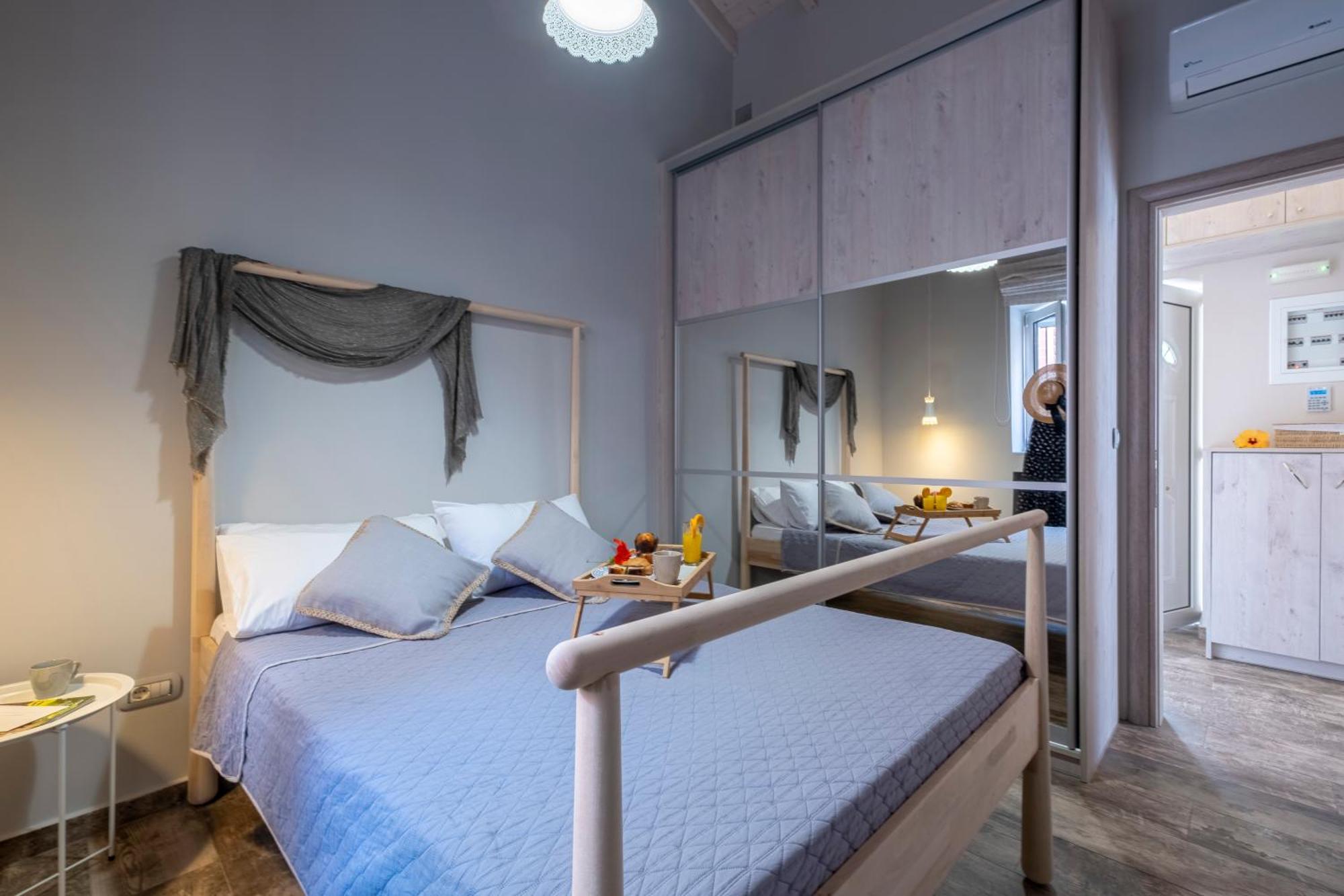Oasis Home Толон Екстериор снимка