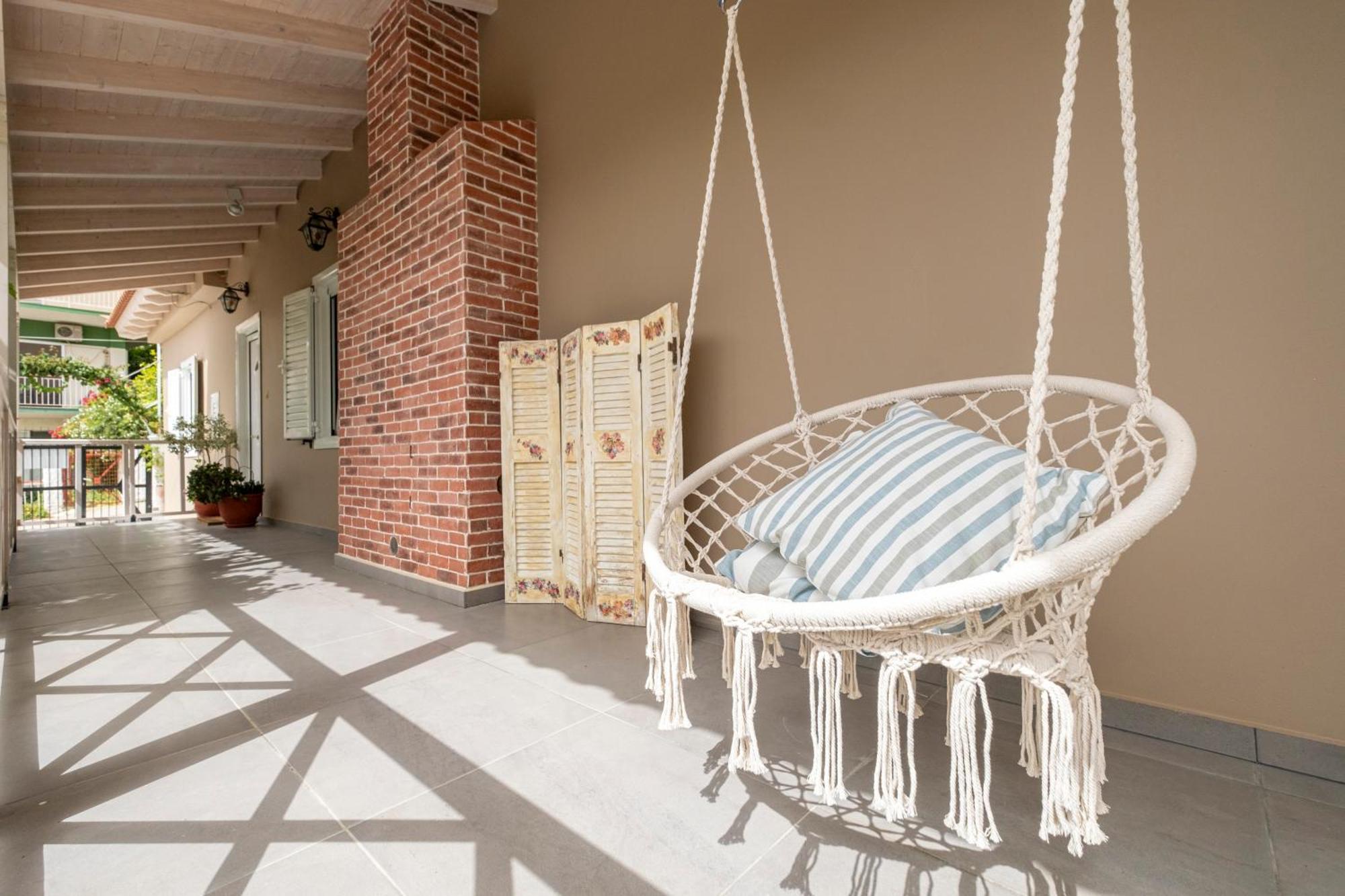 Oasis Home Толон Екстериор снимка