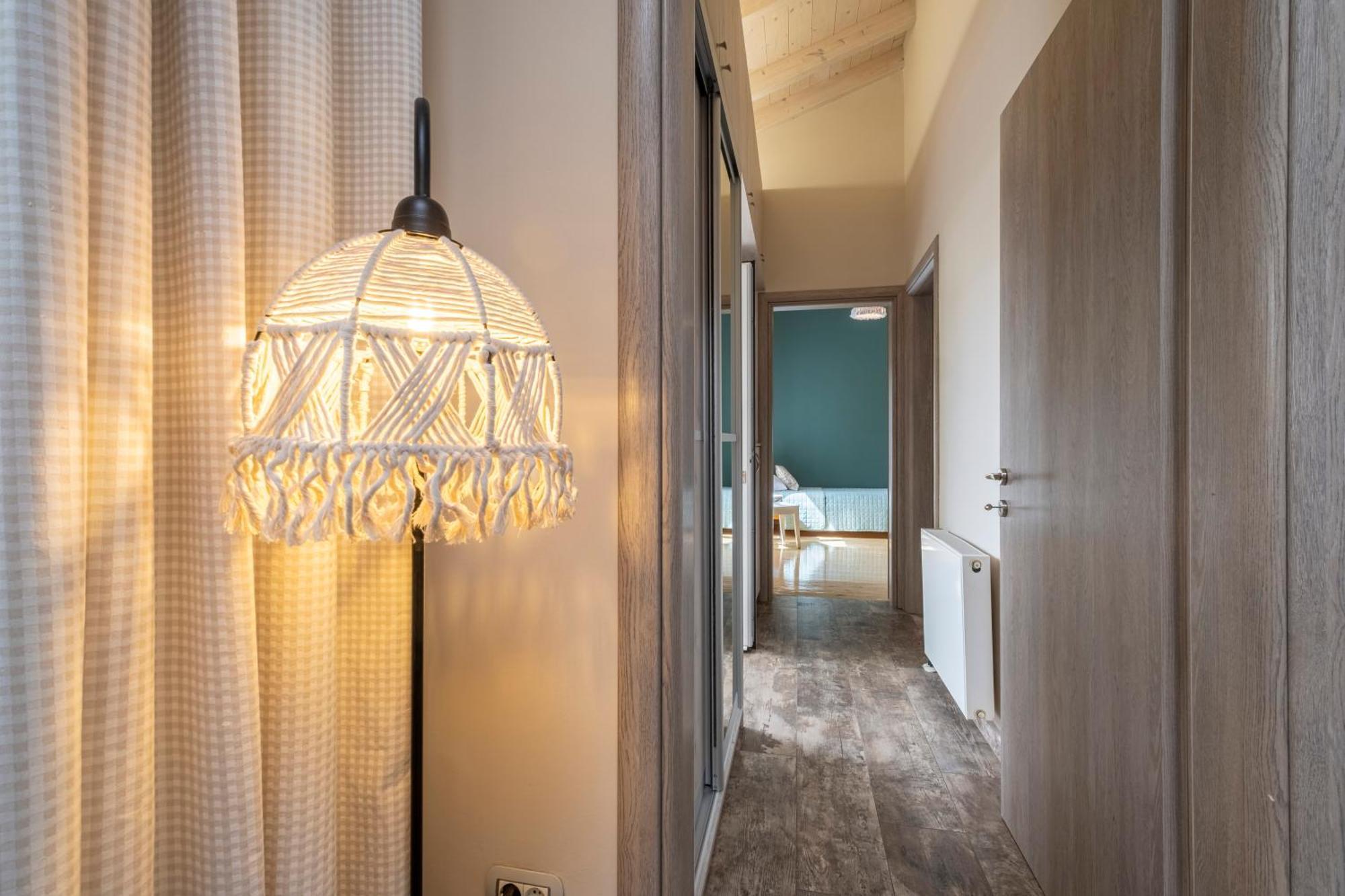 Oasis Home Толон Екстериор снимка
