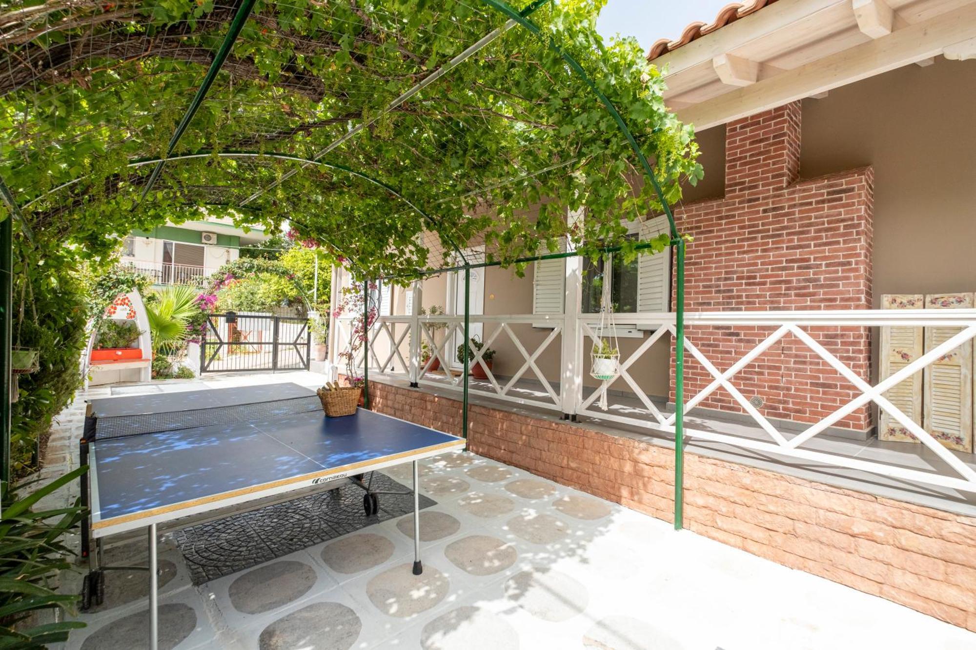 Oasis Home Толон Екстериор снимка