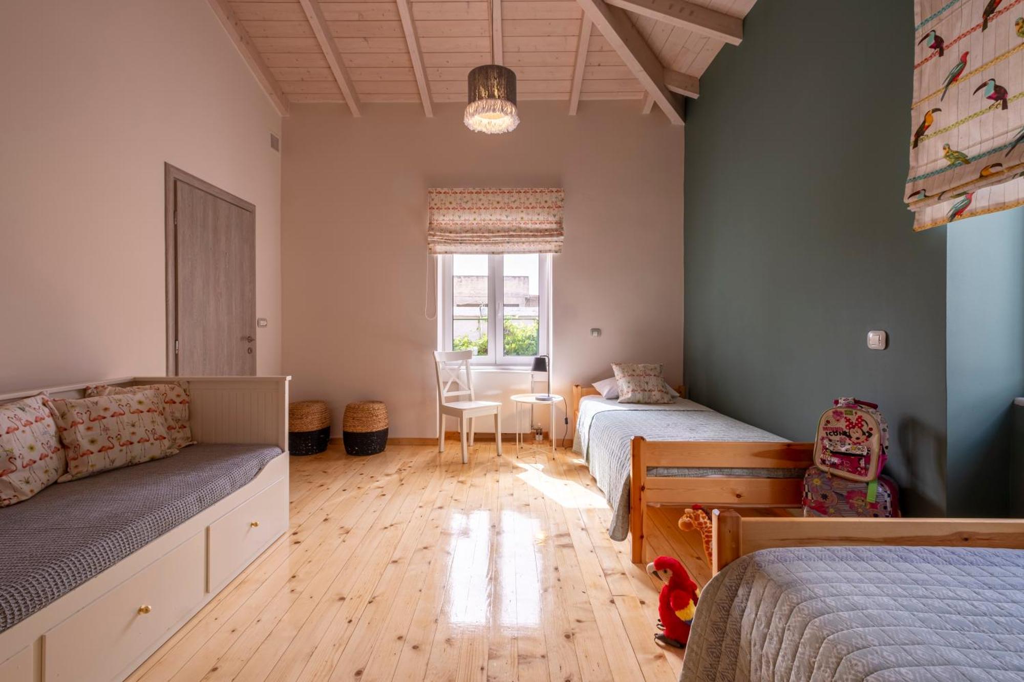 Oasis Home Толон Екстериор снимка