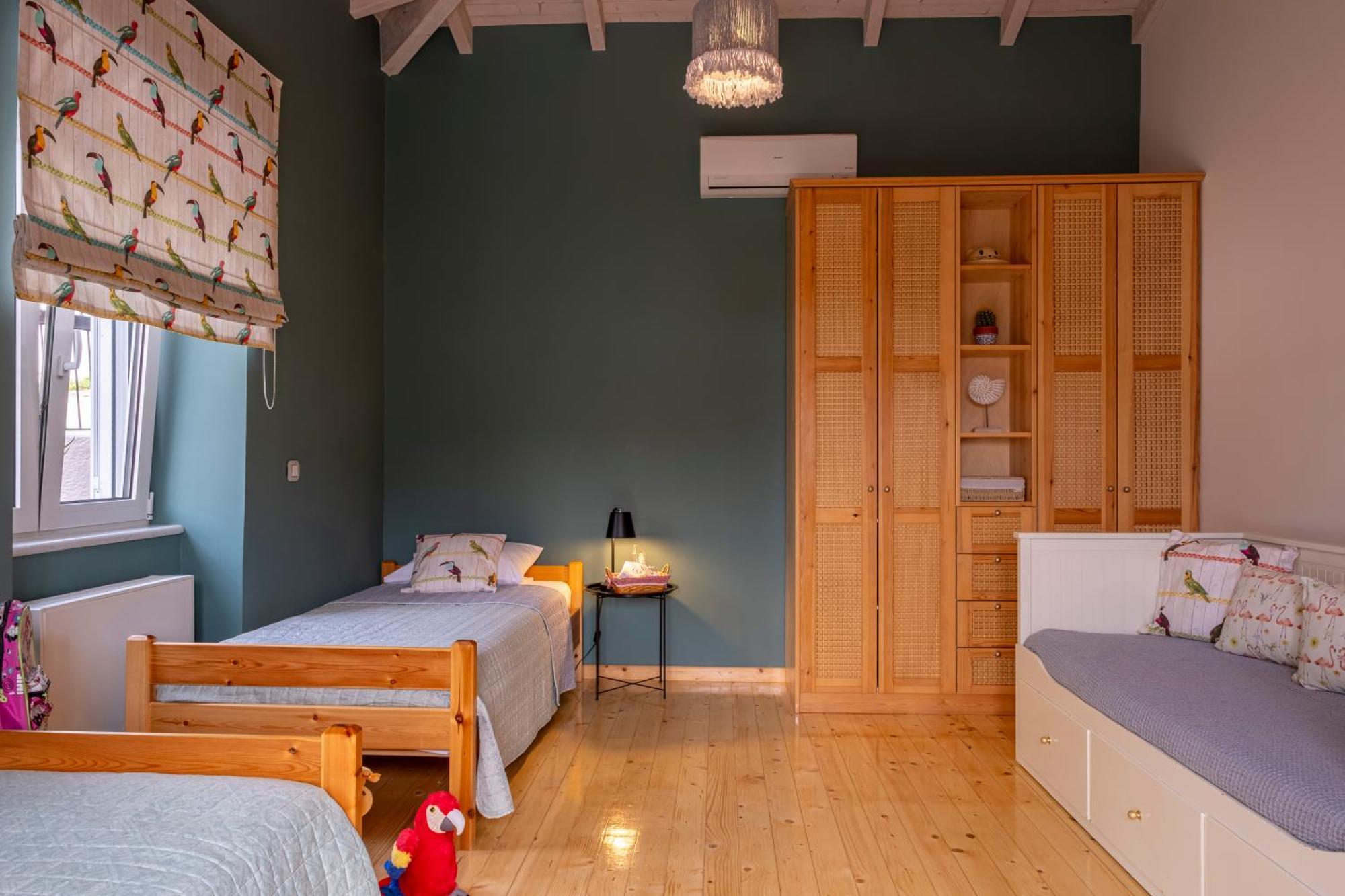 Oasis Home Толон Екстериор снимка